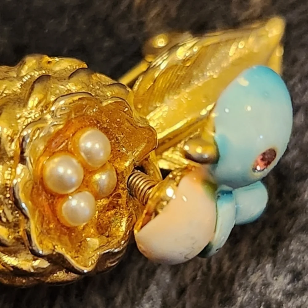 Vintage Gold‎ Crown Inc Blue Bird Nest Gold Tone Brooch